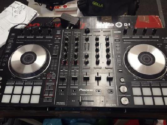 PoulaTo: Pioneer DDJ-SX2- €480 , Pioneer XDJ-RX - €700 , Pioneer CDJ-2000NXS2 -€1000
